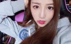 少妇人妻偷人精品视蜜桃